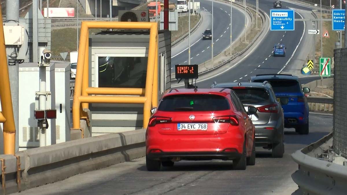 Otoyol ve köprüler kullanmak isteyen sürücüler, sadece HGS ile geçiş yapabilecek. Ancak depozito verilerek alınan OGS'lerin iadesiyle ilgili karışıklık yaşanıyor.