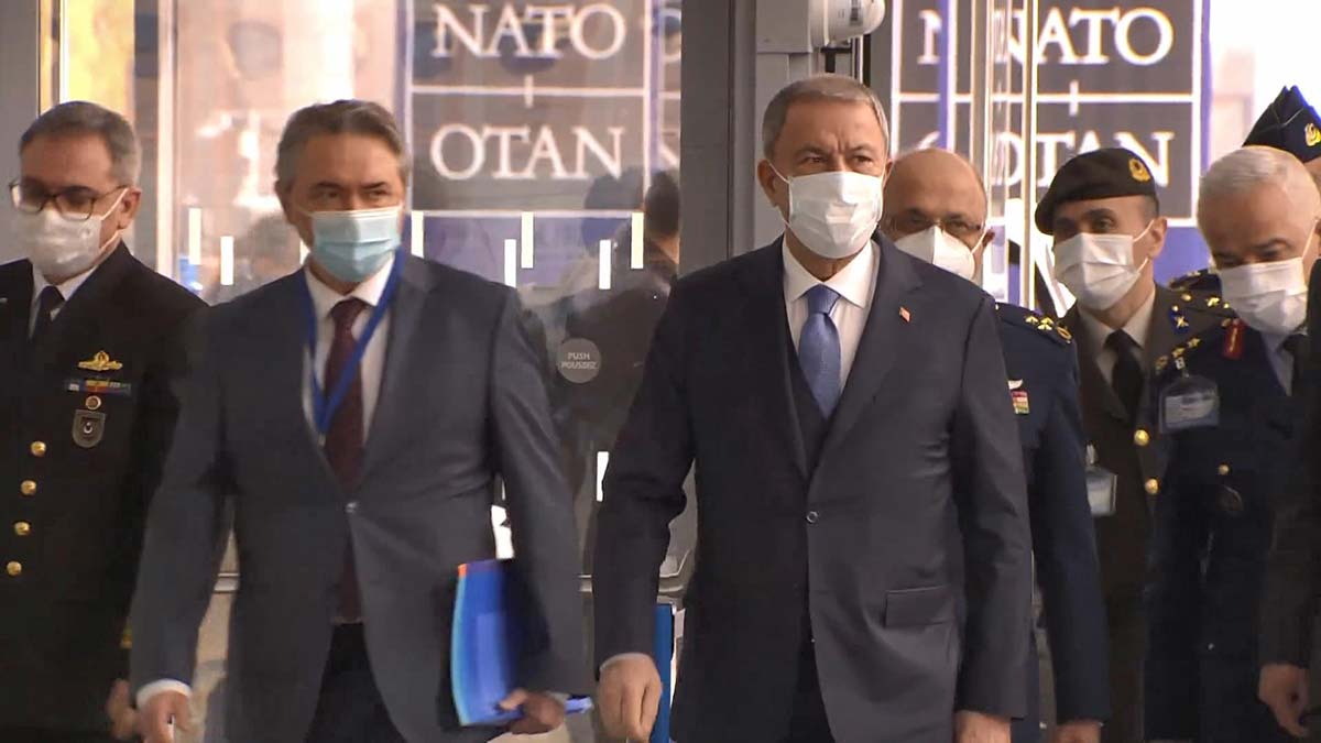 Bakan Akar NATO Karargahına gitti