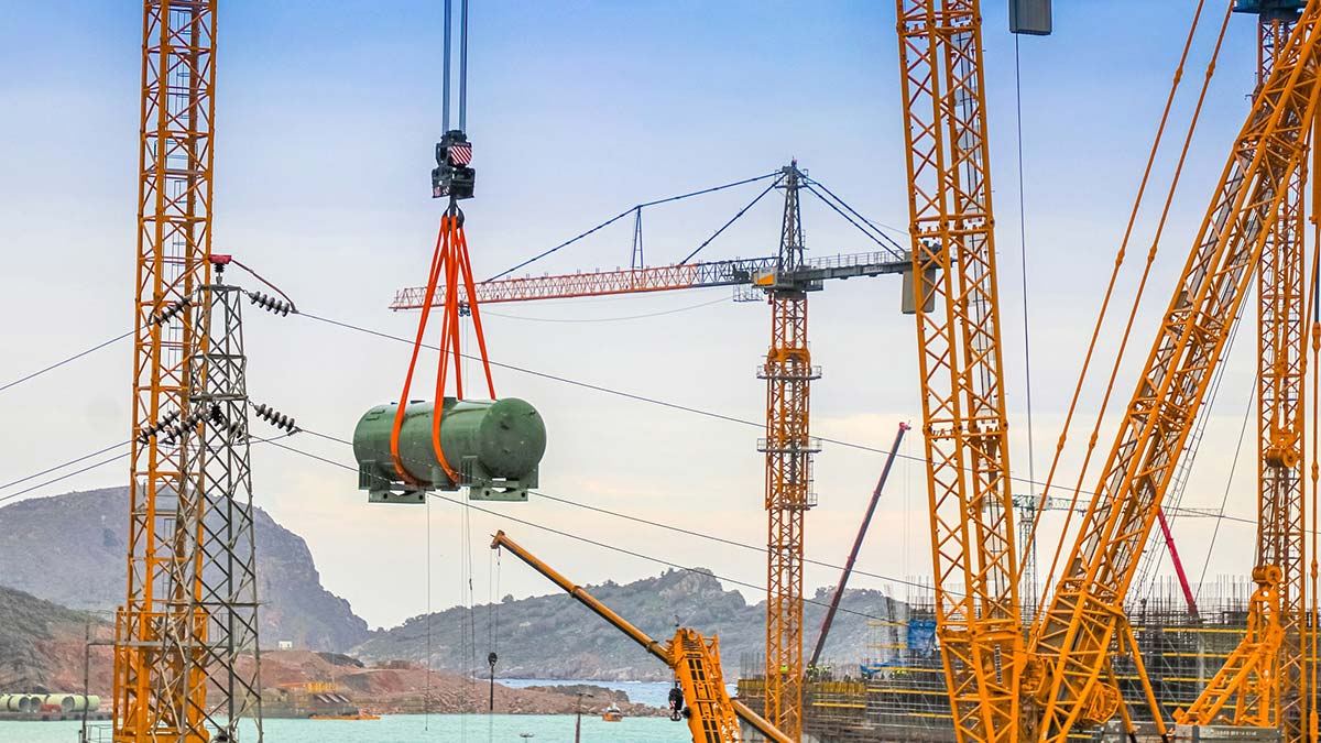 Mersin'in Gülnar ilçesinde Akkuyu Nükleer Güç Santrali'ne ait NGS 1'inci Güç Ünitesinin reaktör binasında, reaktör tesisinin bazı ana ekipman bileşenlerinin kurulumu tamamlandı.