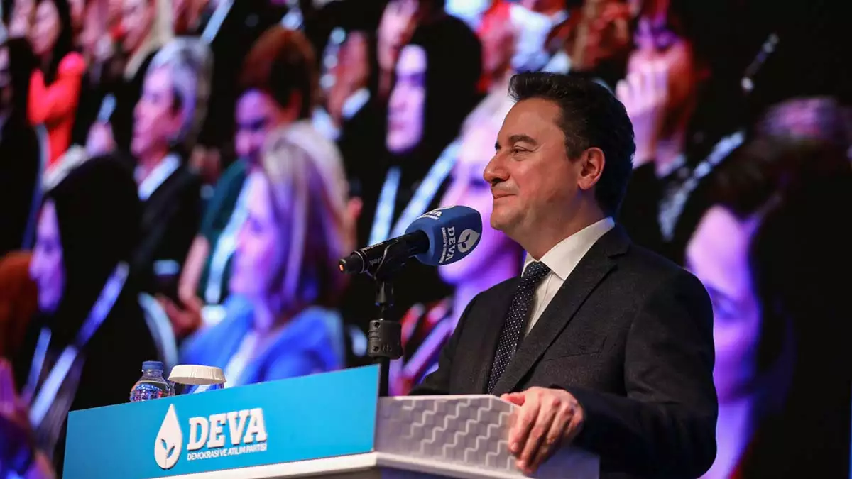 Deva partisi genel başkanı ali babacan, deva kadında zirvesi’nde konuştu, babacan, ‘kadınların mücadelesi otoriter zihniyete karşı galip gelecek’ dedi.