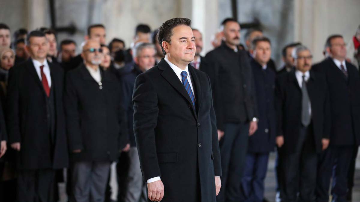 Ali Babacan Anıtkabir özel defterini imzaladı