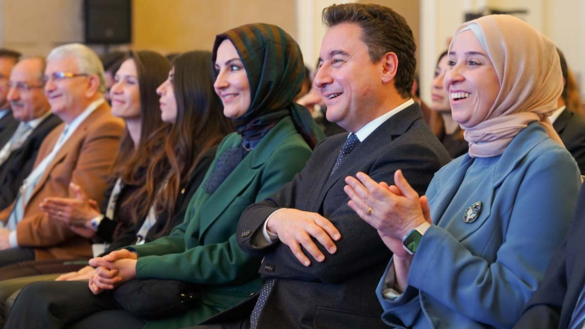 Babacan, DEVA Kadında Zirvesi'nde konuştu