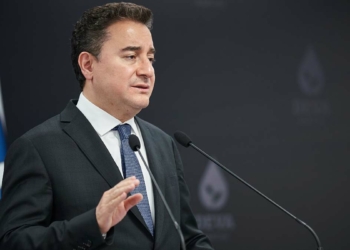 Dış politikada yalpalama devri sona ermeli