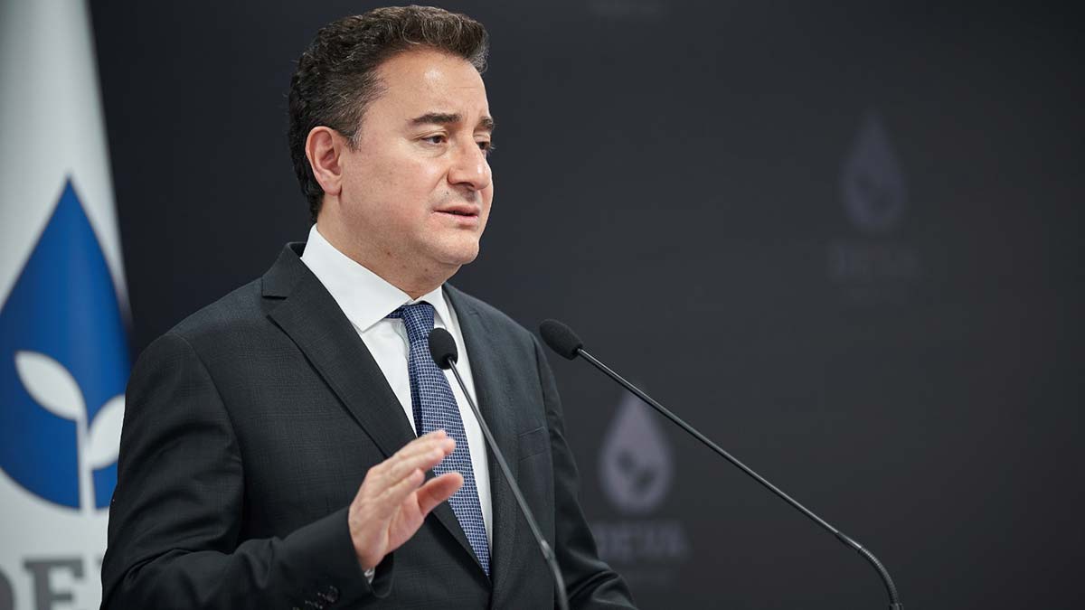 Dış politikada yalpalama devri sona ermeli