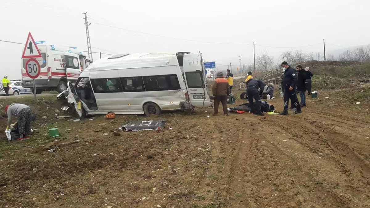 Amasya'da tarım işçilerini taşıyan minibüs uçtu; 19 yaralı
