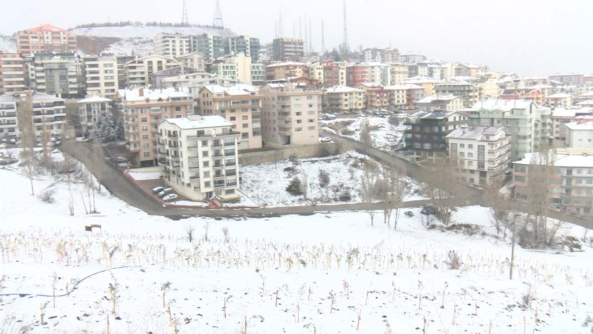 Kar yağış ile birlikte Ankara beyaza büründü