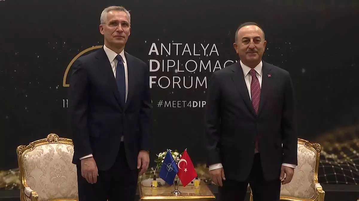 Antalya'da saat 14. 30'da resmi açılışı yapılacak antalya diplomasi forumu (adf) öncesi dışişleri bakanı mevlüt çavuşoğlu stoltenberg ile görüştü.