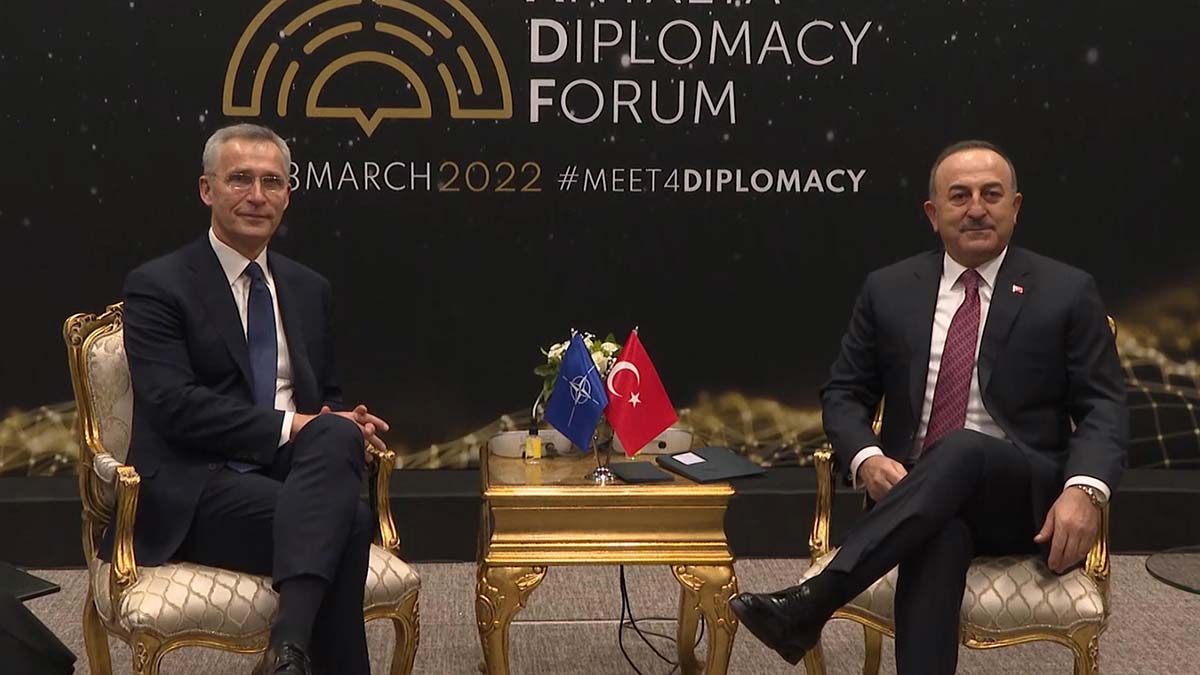 Bakan Çavuşoğlu Stoltenberg ile görüştü