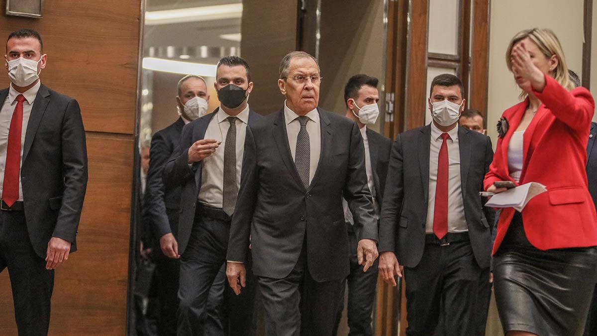 Türkiye-Rusya-Ukrayna dışişleri bakanlarının bir araya geldiği üçlü zirvenin ardından Rusya Dışişleri Bakanı Sergey Lavrov, basın açıklamasında bulundu.