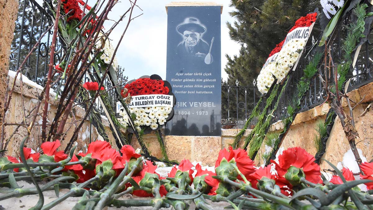 Aşık Veysel 49'uncu ölüm yıl dönümünde anıldı