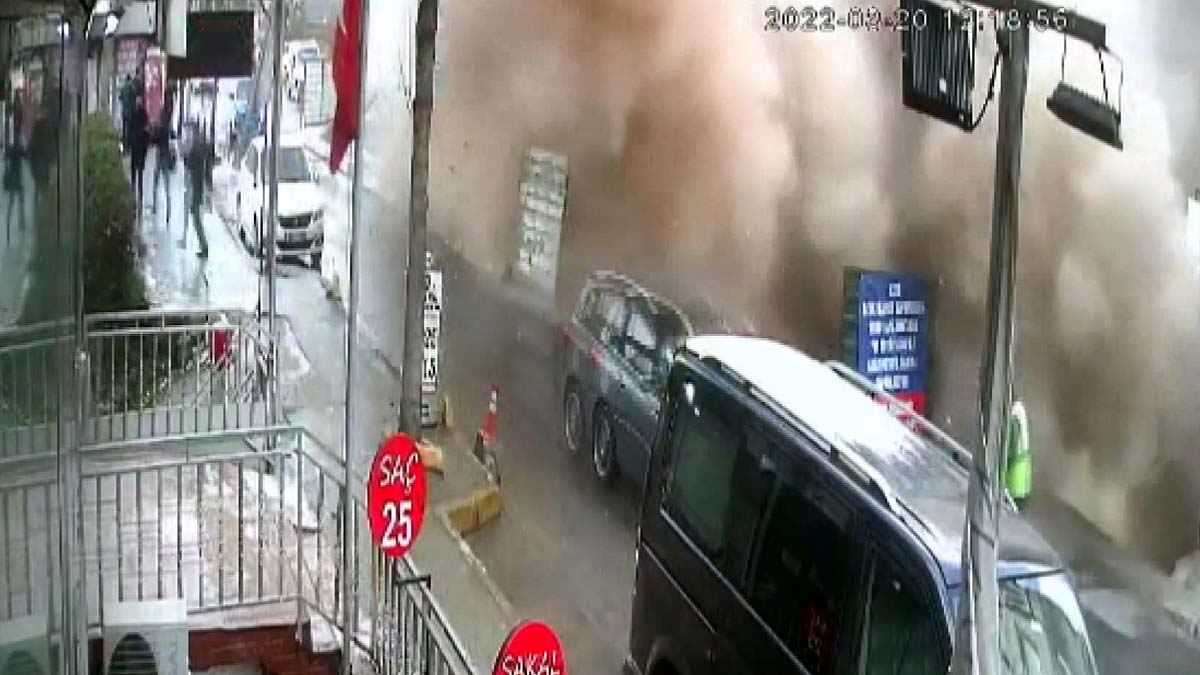 Avcılar'da bina çöktü