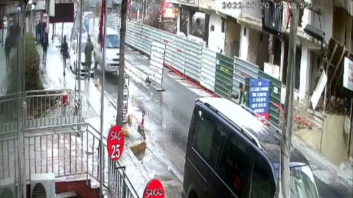 Avcılar'da bina çöktü