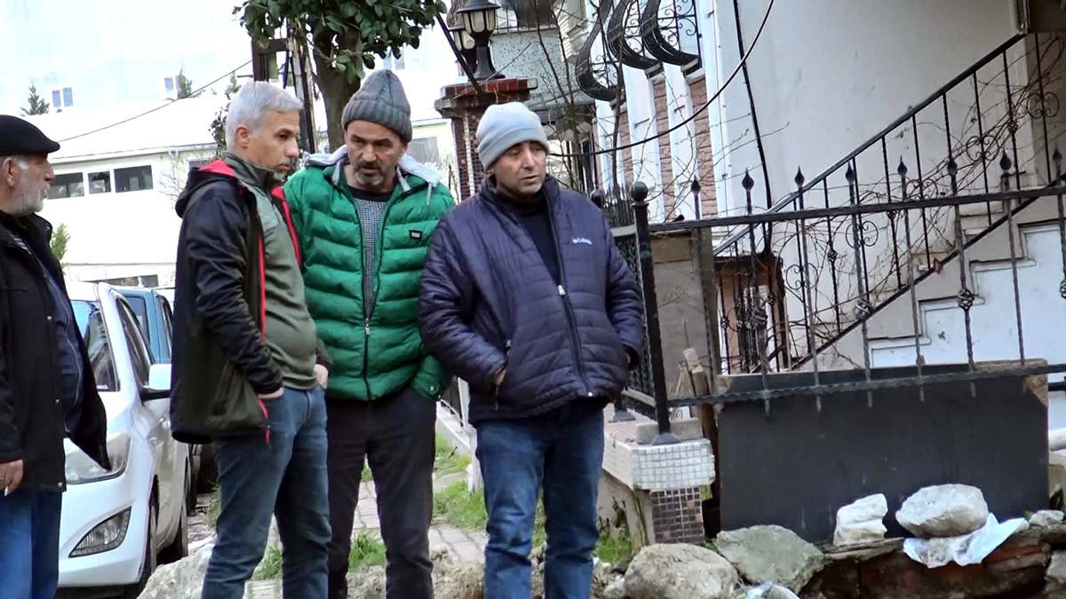 Avcılar’da kentsel dönüşümdeki binanın yıktırılması sırasında delinen duvar, aradan 7 ay geçtikten sonra bu kez temel kazılırken ikinci kez delindi.