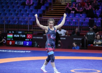Güreş Şampiyonası'nda 2 kadın güreşçi finale yükseldi