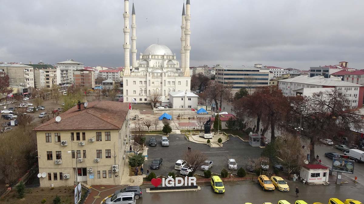 İsviçre merkezli IQAir'in hazırladığı 2021 Dünya Hava Kirliliği Raporu'na göre, Avrupa'nın en kirli havasına sahip 5 kentinden biri Iğdır oldu.