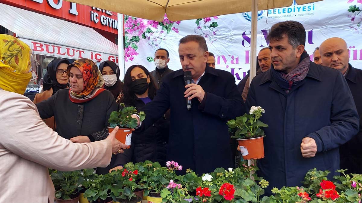 Kadınlara 10 bin sardunya dağıtıldı