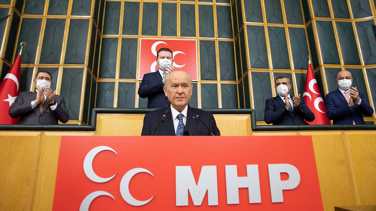 MHP Genel Başkanı Devlet Bahçeli, CHP Lideri Kemal Kılıçdaroğlu'nun Diyarbakır gezisinde, 'Tarihimiz kirli, yüzleşmemiz gerekir' dediğini belirterek, "Tarihimize kirli demek namertliktir, nankörlüktür, vatan ve millet sevgisinden nasipsizliktir" dedi.