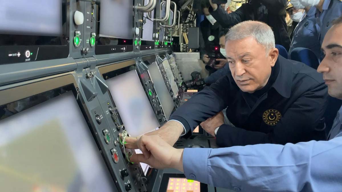 Bakan Akar, milli torpido Akya'nın ilk atışını yaptı