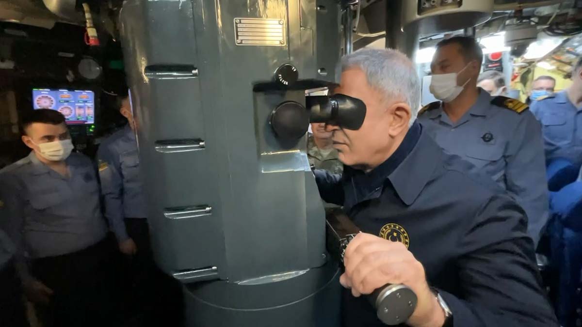 Milli Savunma Bakanı Hulusi Akar, Milli Üretim Entegre Savaş Yönetim Sistemi'ni (MÜREN) kullanarak TCG Preveze'den milli torpido Akya'nın ilk atışını yaptı.