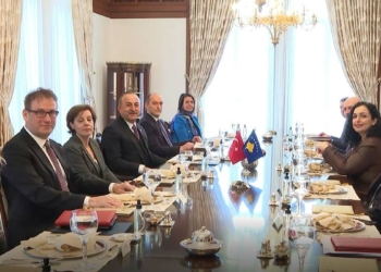 Çavuşoğlu Kosova Cumhurbaşkanı ile görüştü