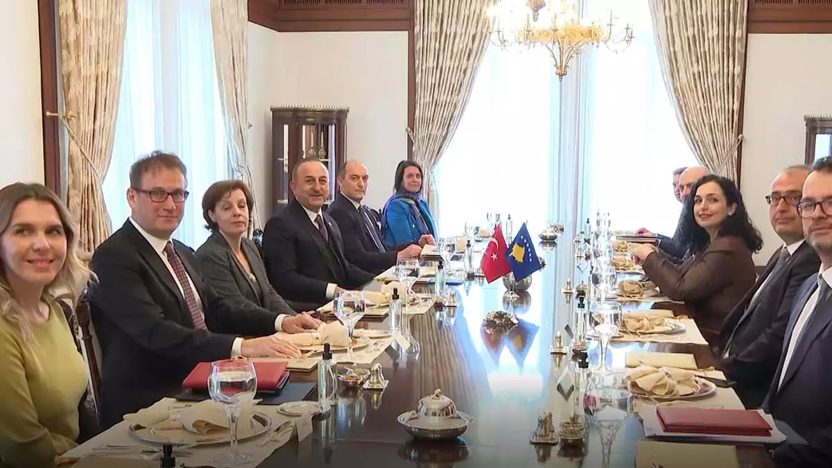 Çavuşoğlu kosova cumhurbaşkanı ile görüştü