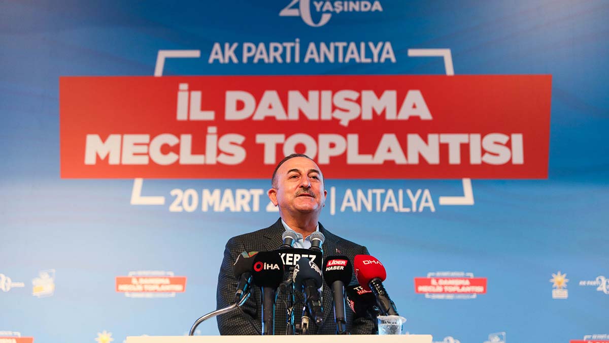 AK Parti Antalya İl Başkanlığı'nca düzenlenen İl Danışma Toplantısı'na katılan Dışişleri Bakanı Mevlüt Çavuşoğlu, "Rusya ve Ukrayna anlaşmaya yakın" açıklaması yaptı.