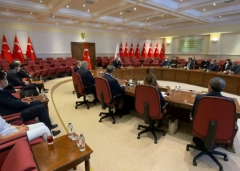 Hulusi Akar sağlık çalışanlarıyla buluştu