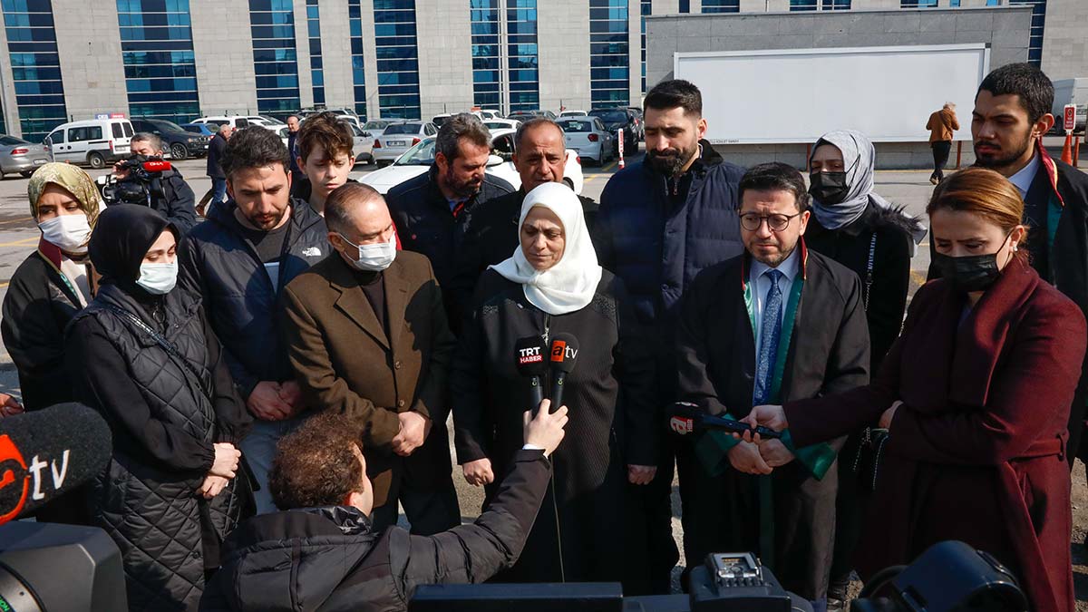 Samuray kılıçlı katil için istenen ceza belli oldu; Savcı, "Tasarlayarak canavarca hisle ve eziyet çektirerek öldürme" suçundan ağırlaştırılmış müebbet hapis cezası istedi.