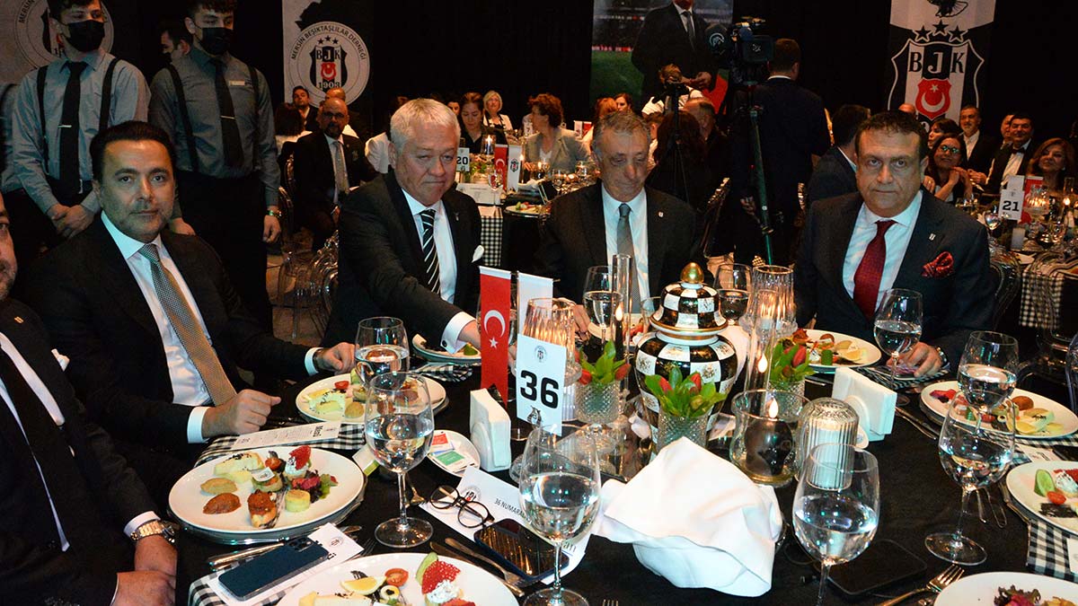 Mersin Beşiktaşlılar Derneği'nin 30'uncu kuruluş yıl dönümü nedeni ile kente gelen Beşiktaş Başkanı Ahmet Nur Çebi, geçen yıl alınan kupaların önemli olduğunu ancak kadın futbol takımının aldığı kupanın daha önemli olduğuna dikkat çekti.