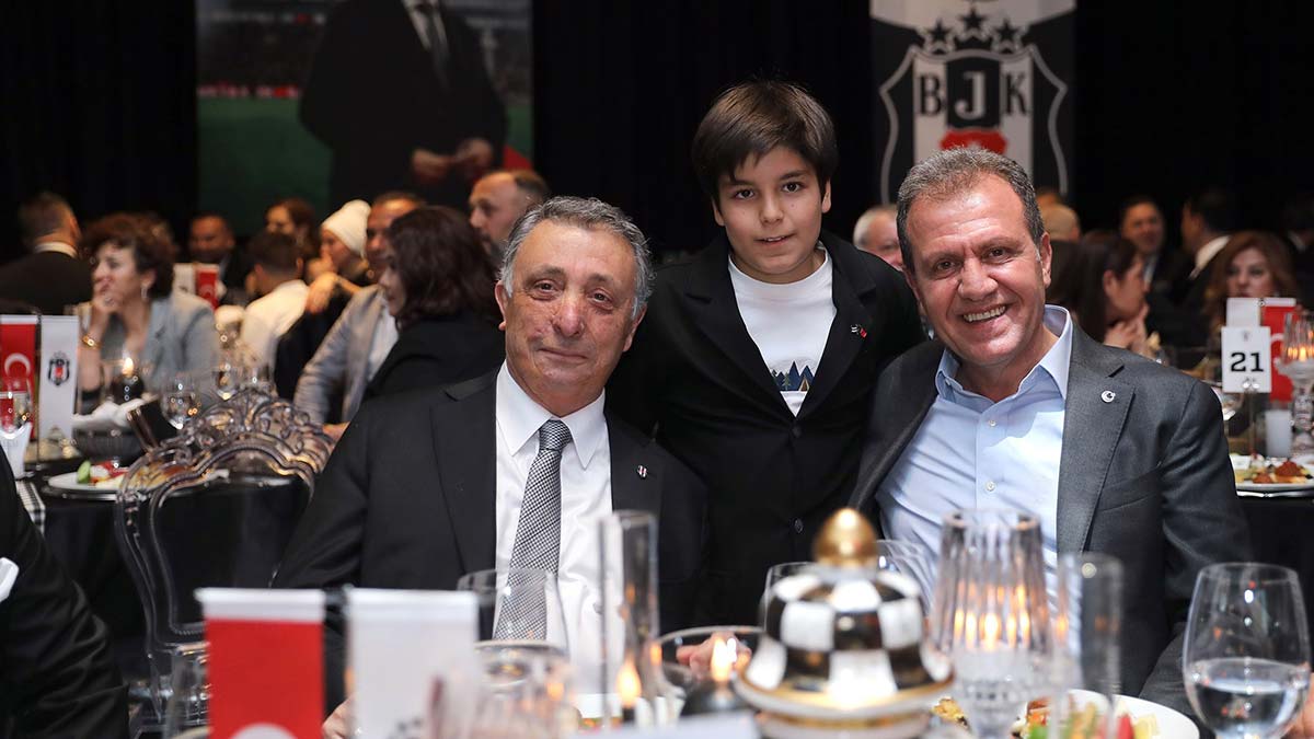 Kadın futbol takımının aldığı kupa daha önemli