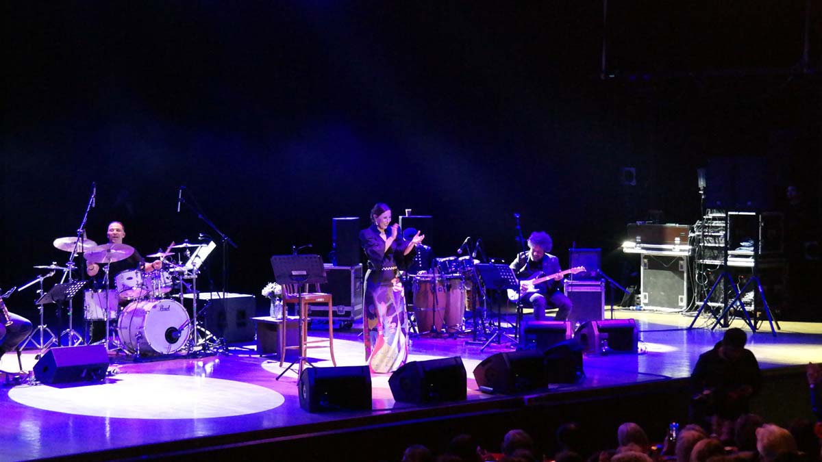 8 Mart'ta Zuhal Olcay konseri düzenlendi