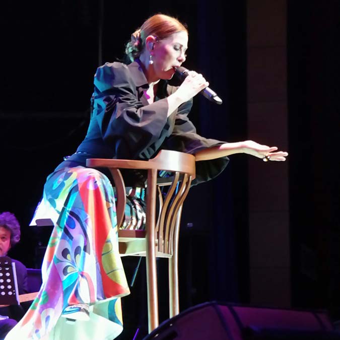 8 Mart'ta Zuhal Olcay konseri düzenlendi