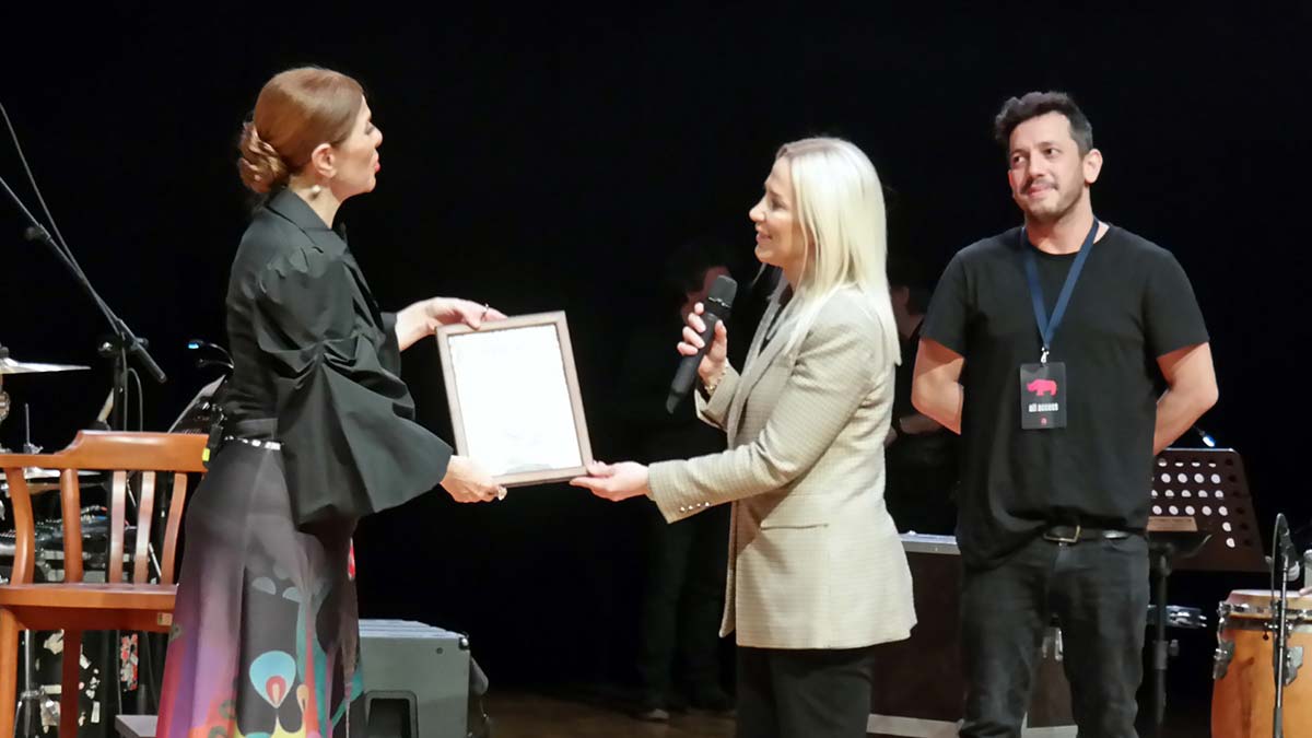 Beşiktaş Belediyesi, 8 Mart Dünya Kadınlar Günü kapsamında Zuhal Olcay konseri düzenledi.