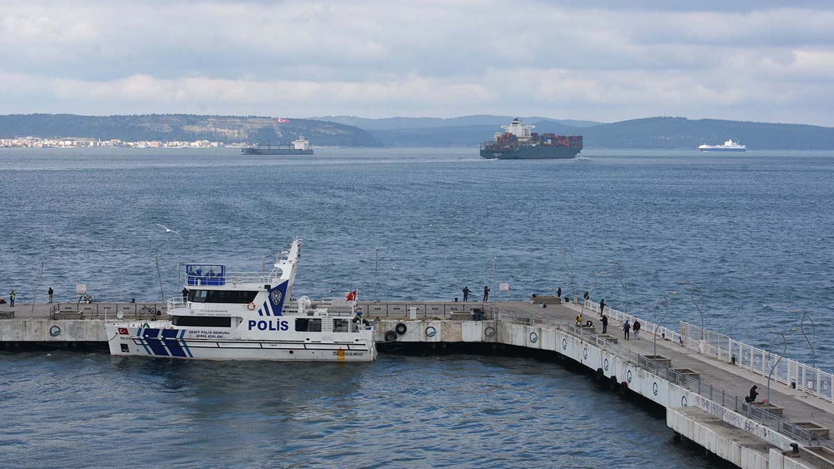 Çanakkale Onsekiz Mart Üniversitesi (ÇOMÜ) Fen Edebiyat Fakültesi Tarih Bölümü Dr. Öğretim Üyesi Mithat Atabay, 'Boğazların anahtarı Türkiye'dir ve Türkiye bu anahtarı barış için kullanıyor' dedi.