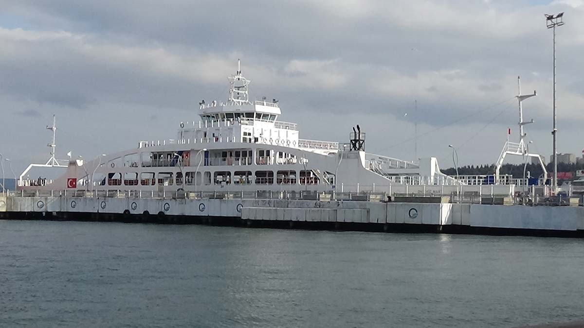 Poyraz nedeniyle çok sayıda feribot seferi iptal edildi