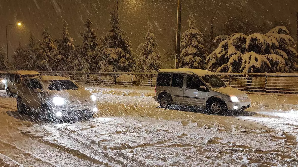 Burdur-ankara karayolu ulaşıma kapandı