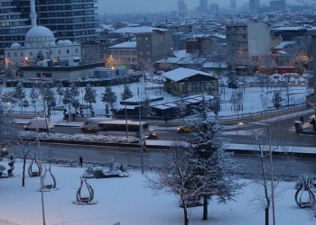 Bursa'da kar yağışı etkisini artırdı