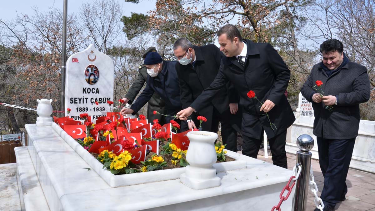 Onbaşı Seyit mezarında anıldı