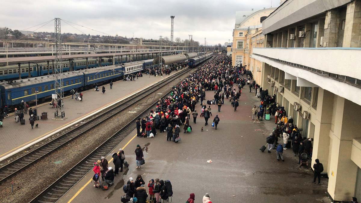 Günlerdir sığınakta yaşayan 7 Türk öğrenci Türkiye yolunda