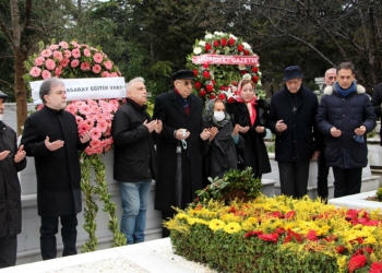 Çetin Emeç mezarı başında anıldı