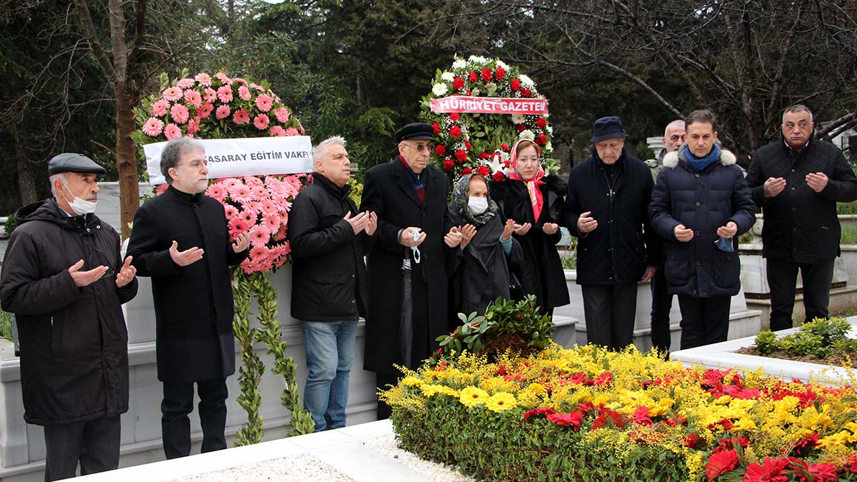 Çetin Emeç mezarı başında anıldı