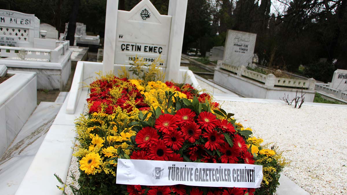 Çetin Emeç mezarı başında anıldı