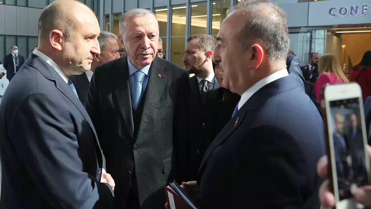 Cumhurbaşkanı erdoğan, i̇talya başbakanı draghi ve bulgaristan cumhurbaşkanı radev bir araya geldi.