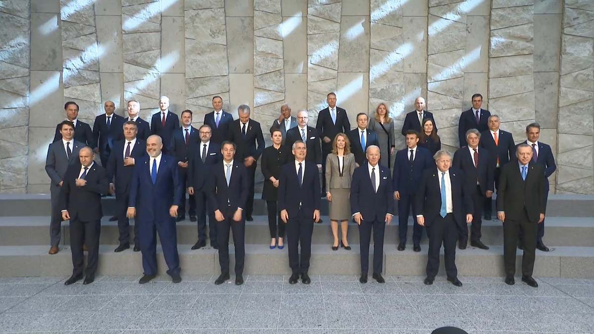 Erdoğan NATO aile fotoğrafı çekimine katıldı