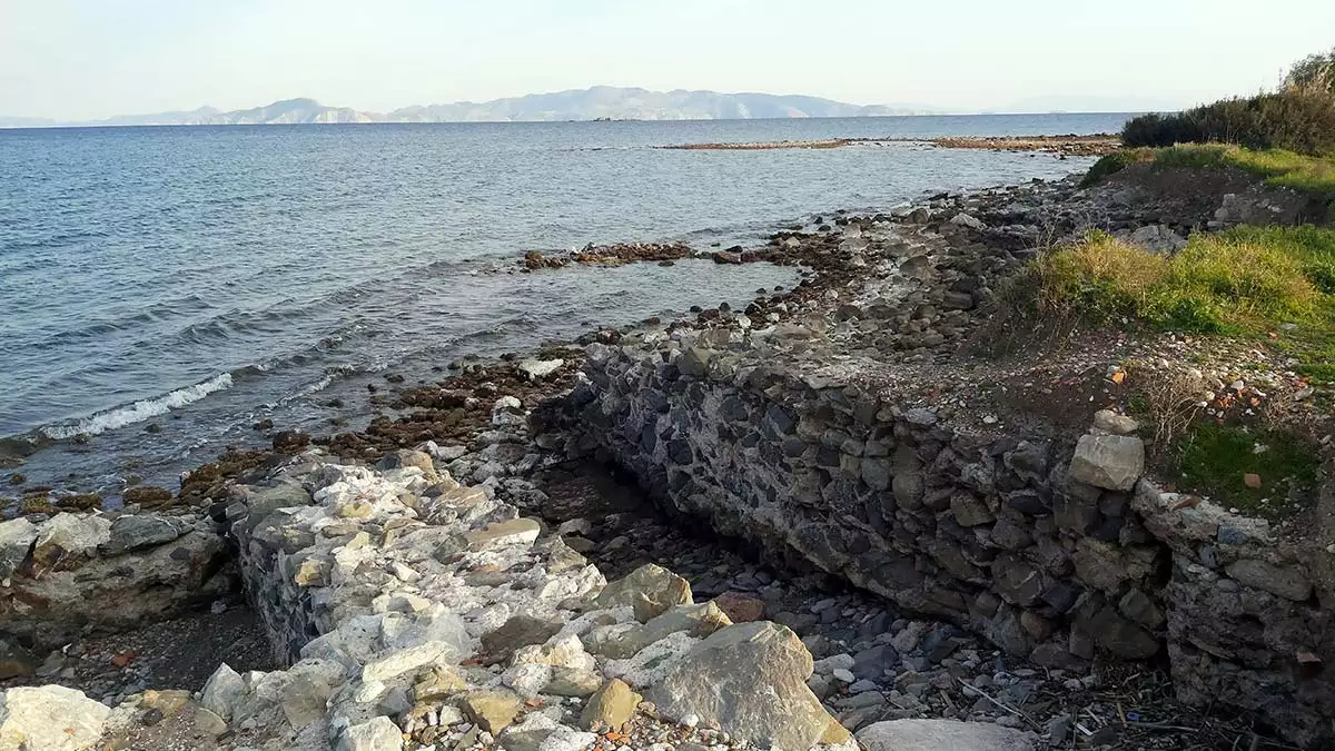 Liman kalıntıları deniz çekilince ortaya çıktı
