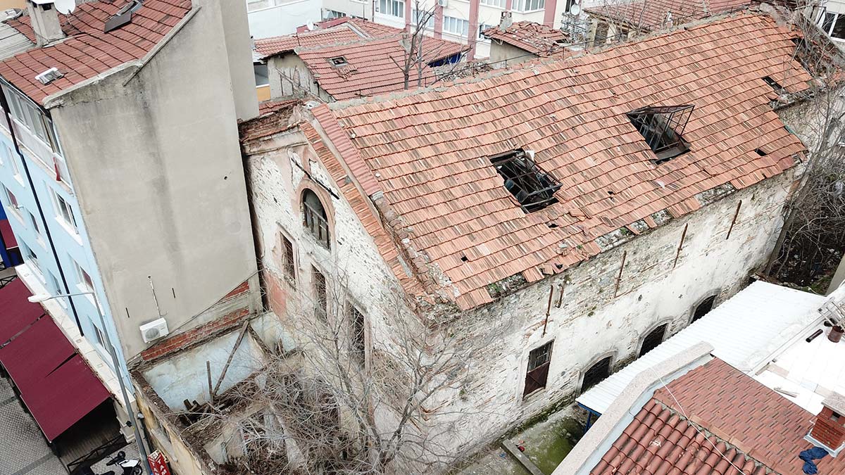 Bursa'da, 19'uncu yüzyılda yapıldığı tahmin edilen, Cumhuriyet döneminde özel mülke devredilen Ermeni Kilisesi definecilerin hedefi oldu.