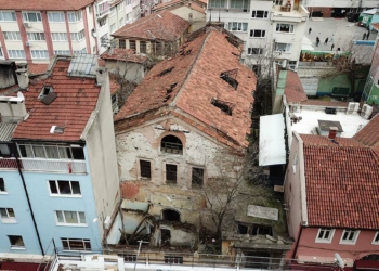 Ermeni Kilisesi definecilerin hedefi oldu