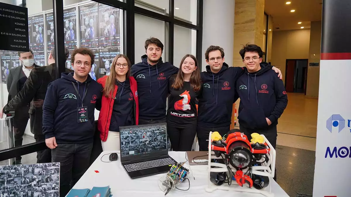 Liseliler su altı robotu geliştirdi