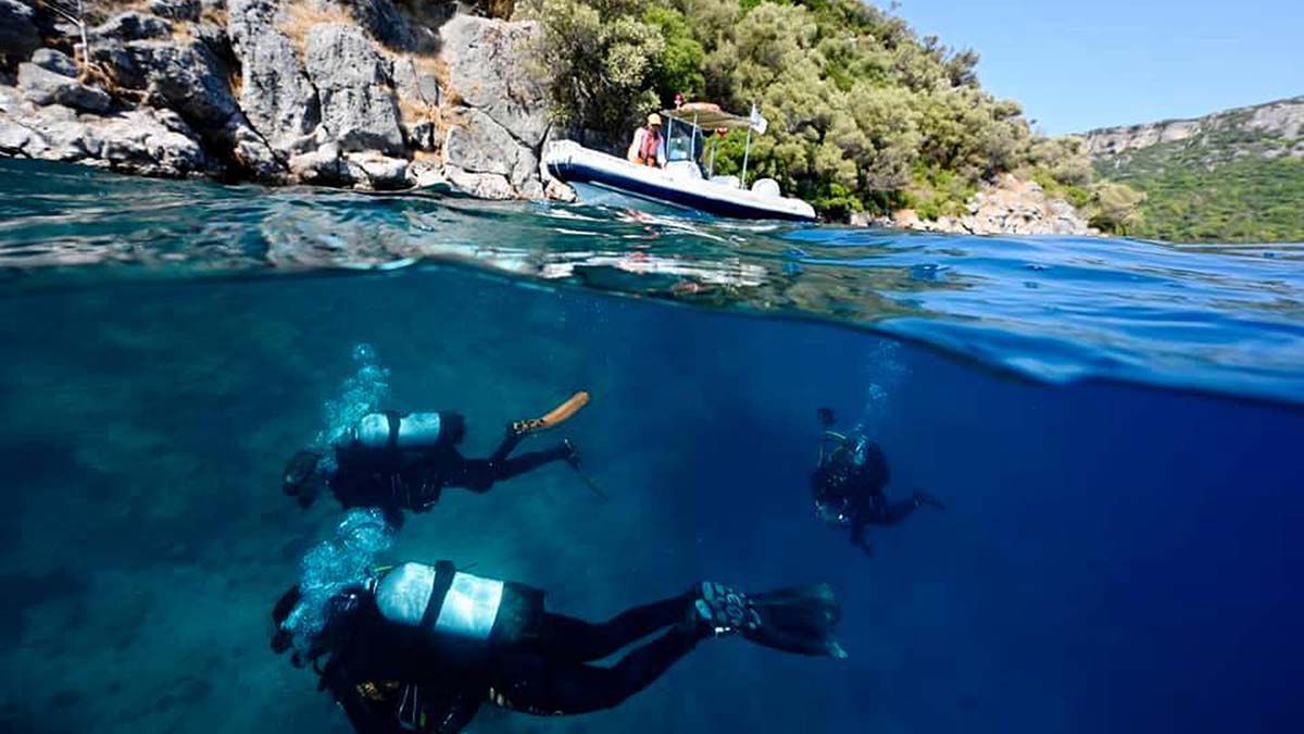 Akdeniz Koruma Derneği (AKD) ile Çevre, Şehircilik ve İklim Değişikliği Bakanlığı iş birliğinde, teknelerin çapa atması sonucu yok olma tehlikesi ile karşı karşıya kalan deniz çayırları ile ilgili Gökova Körfezi'nde çalışma başlatıldı.