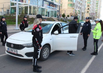 8 Mart'a özel kadınlardan oluşan polis timi